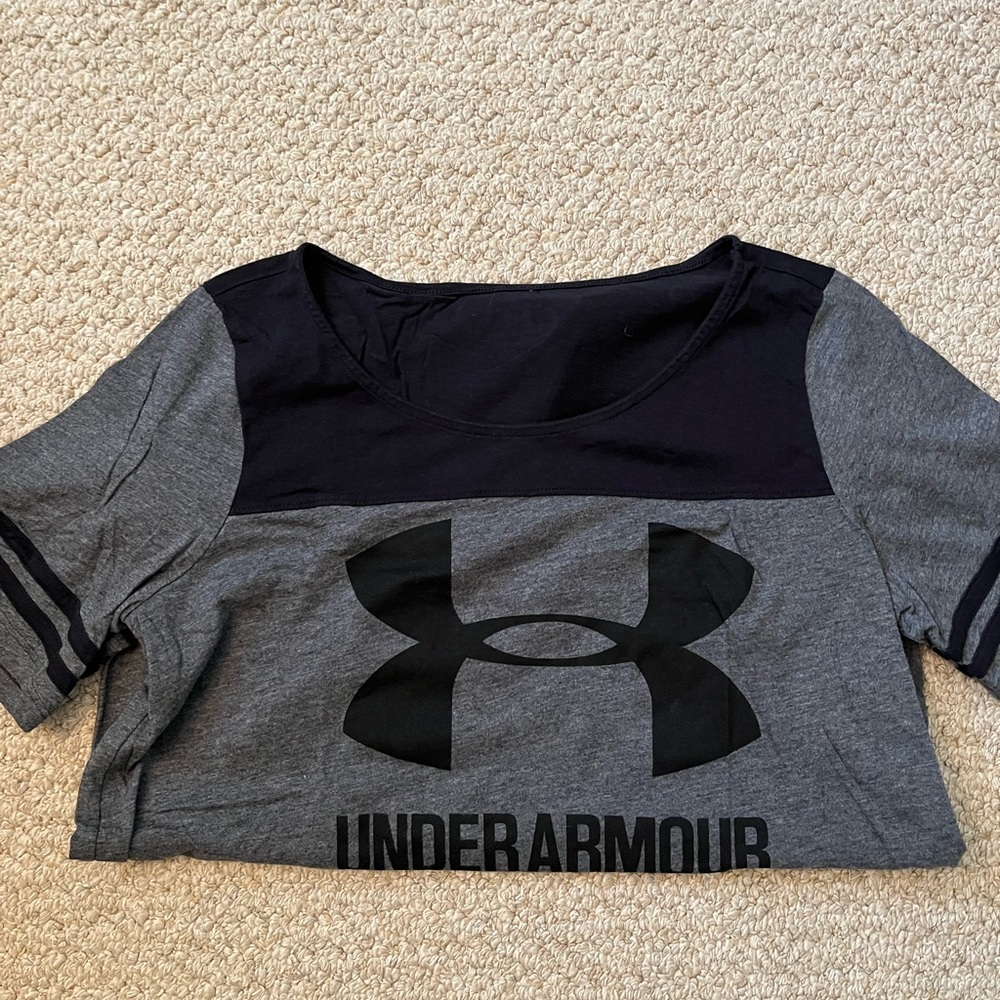 Women’s Under Armour t shirt size small